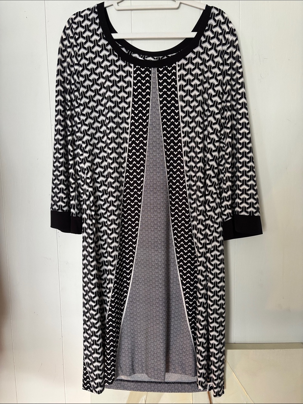 Calvin Klein Black & White Patterned Long Sleeve Scoop Dress